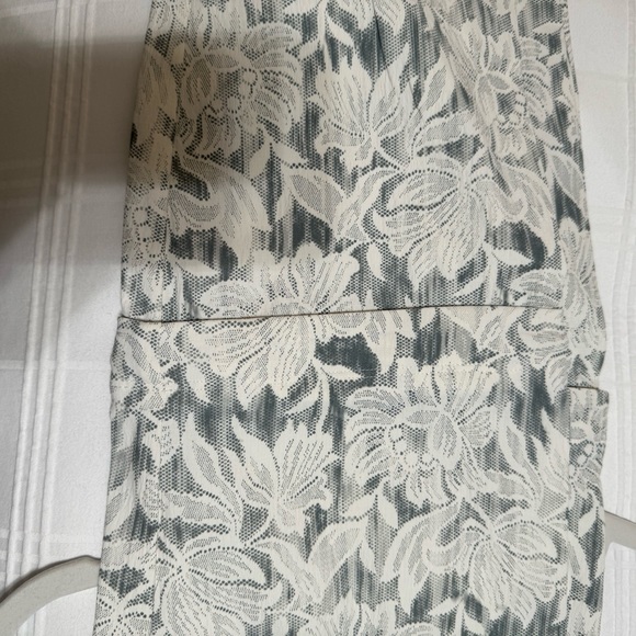 Athleta cargo pants/shorts/capris. Like new size 2 - Picture 5 of 10